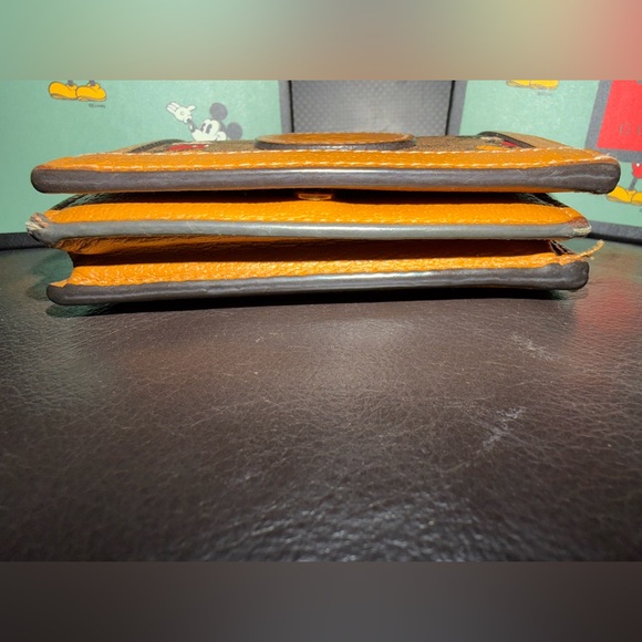 GUCCI
X Disney Brown GG Mickey Mouse Wallet ,Box, cards, dust bag and COA - Picture 6 of 16